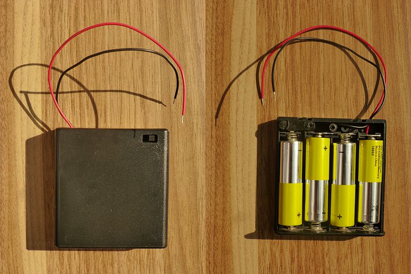 File:Closed battery box 2014-04-10 175451.jpg