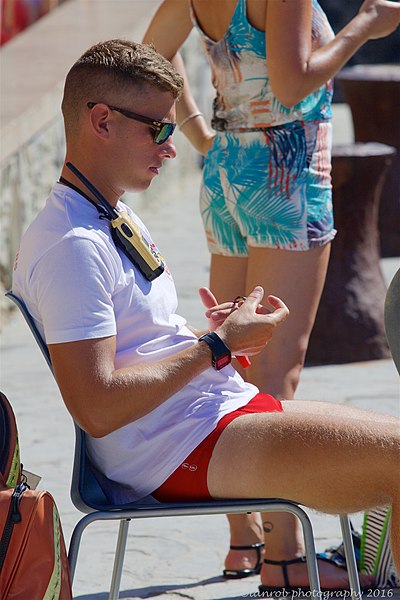 File:Collioure Lifeguard 4227 (28330130500).jpg