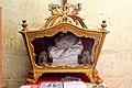 Conflans-Sainte-Honorine (78), église Saint-Maclou, châsse, mules et masque funéraire du pape Pie IX 1.jpg