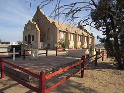 Cook Memorial Church und Churchyard mit Gräbern von Rev. Cooks Frau Annie und dem kleinen Sohn Franklin, Annie E. Cotes, Mathew Juan und Col. James Patton Perkins, C.S.A.JPG