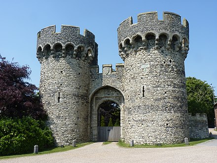 Крепость это. Гейтхаус замок. Замок кул. Medieval Castle. Четырехугольный замок.