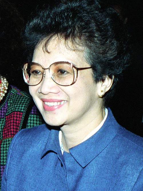 Aquino in 1986