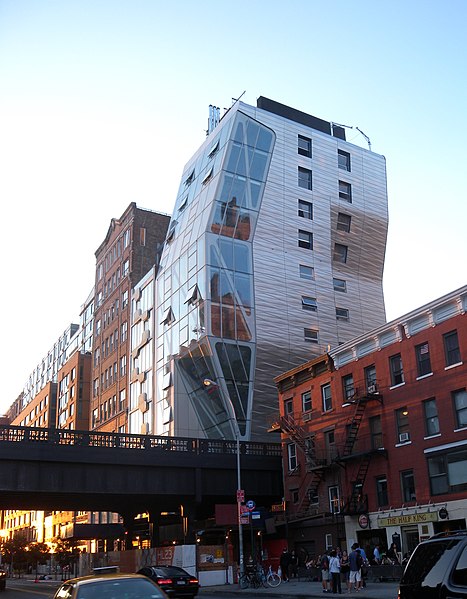 The HL23 building overhanging the High Line park