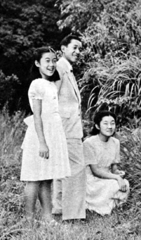 Tập_tin:Crown_Prince_Akihito_and_sisters1950-9.jpg
