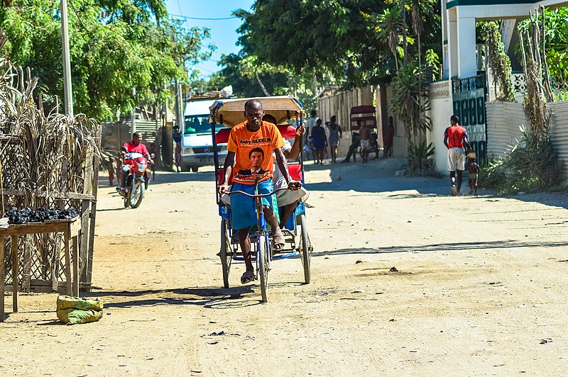 File:Cyclo-push transportation.jpg