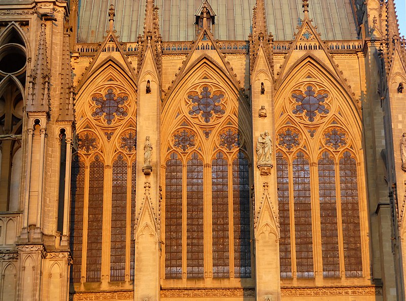 File:Détails Façade ouest de la cathédrale de Metz au coucher du soleil (juin 2019).JPG