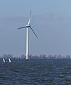 De Ambtenaar, de hoogste windmolen van Europa staat bij Medemblik. Zicht vanaf de MS Friesland 03