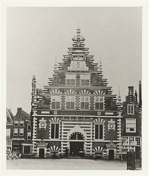 File:De Vleeshal te Haarlem aan de Grote Markt, Inventarisnummer NL-HlmNHA 11055.JPG