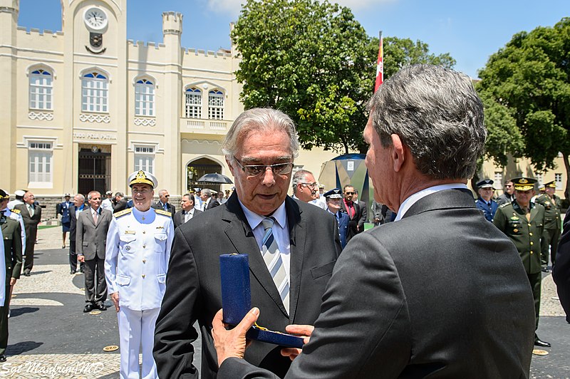 File:Defesa condecora civis e militares com a Medalha Mérito Desportivo Militar (40638726311).jpg