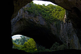 Peștera Devetașka, Dealurile Sub-Balcanice