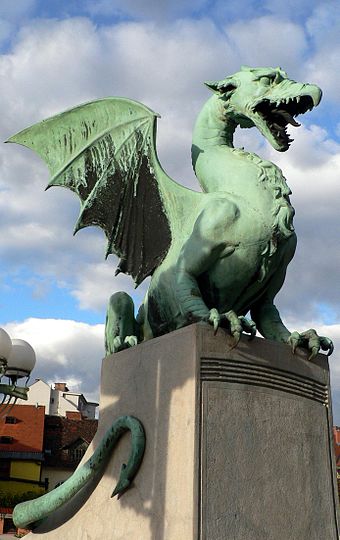 Dragon statue on the bridge