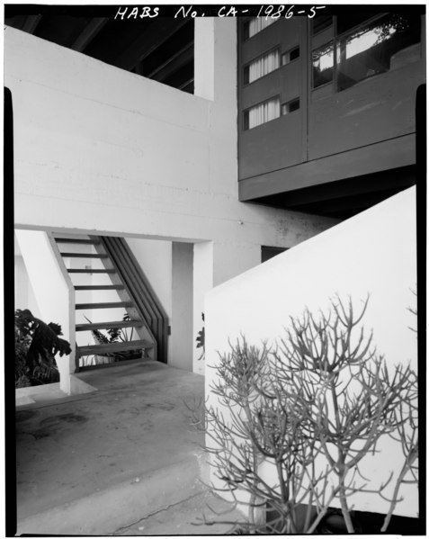 File:ENTRANCE PLATFORM, NORTH (KITCHEN) STAIRS IN BACKGROUND - Lovell Beach House, 1242 West Ocean Front, Newport Beach, Orange County, CA HABS CAL,30-NEWBE,1-5.tif