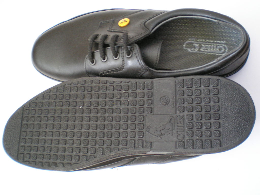 Denk vooruit alleen Balling File:ESD-antistatisch-schoenen-merk-Otter.JPG - Wikipedia