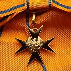 EST Order of the Cross of the Eagle 1st class badge.jpg