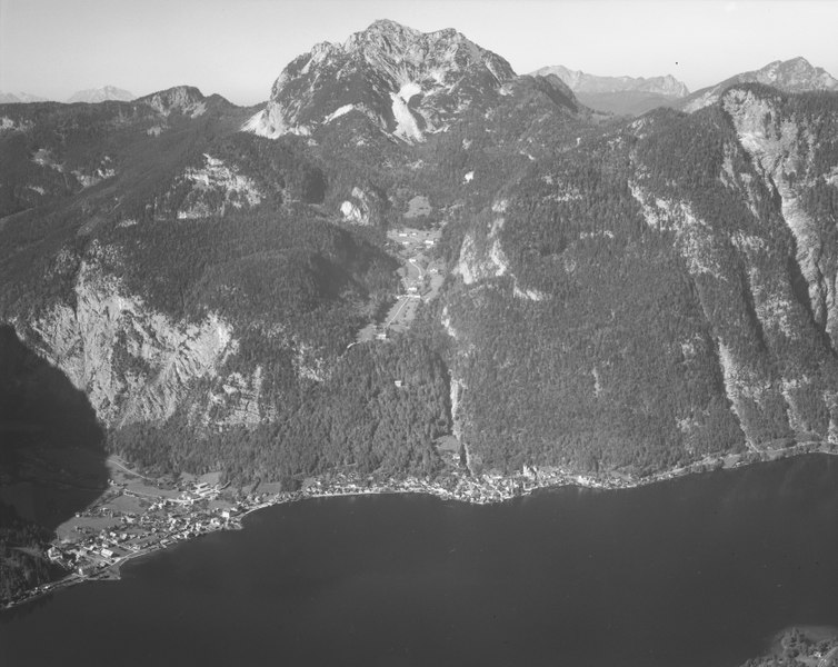 File:ETH-BIB-Salzberg, Lahn, Hallstatt-LBS H1-020353.tif