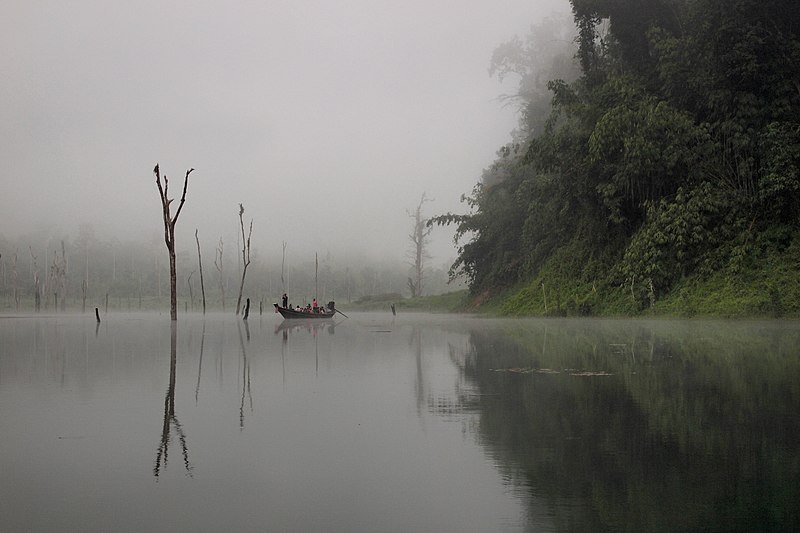 File:Early morning in fog on Cheow Lan Lake, Surat Thani.jpg