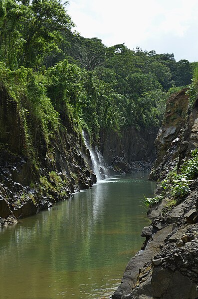 File:Edamalayar Beautiful Waterfall DSW.jpg