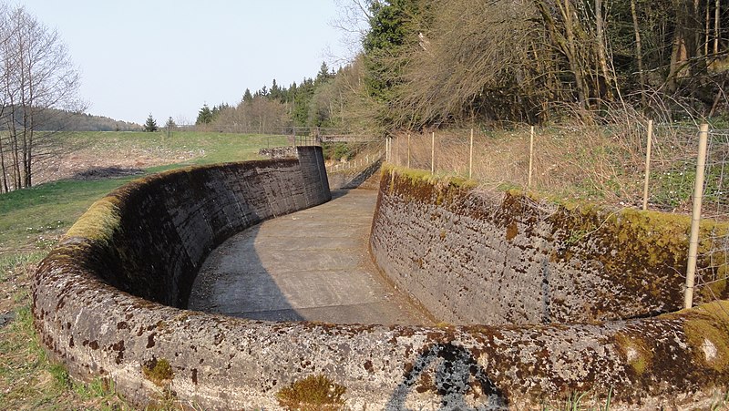 File:Elbingerode (Harz) Überlaufbecken - panoramio.jpg