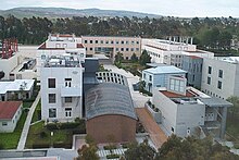 Henry Samueli School of Engineering complex in 2006. Buildings in the lower right quadrant of the image have since been demolished. Engineering,UCI.jpg