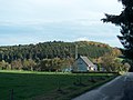 Deutsch: Der Michaelisweg ist ein historischer Weg, über den, am Michaelis-Tag(29.Sept.), von den früheren Lehns-Höfen, der "Zehent" in Form von Erzeugnissen zum Schloß (Hohen-)Limburg gebracht wurde. Hier im Hintergrund der Herbergswald in dem die frühere Jugendherberge Bürenbruch lag.