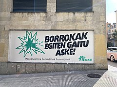 Ernai taldearen mural independentista, sozialista eta feminista.jpg