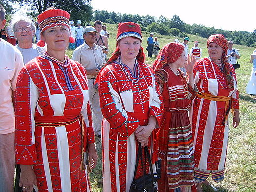 Erzjaanse vrouwen in klederdracht in de Russische oblast Penza