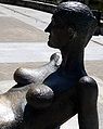 Estatua de muller na Alameda de Ourense.jpg