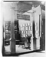 Exhibit display area for architectural photographs by „Frances Benjamin Johnston, Mattie Edwards Hewitt, Official Photographers“