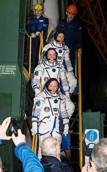 File:Expedition 55 Preflight (NHQ201803210002).jpg