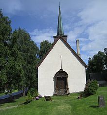 Fylkesvegen passerer Gulsrud kyrkje.