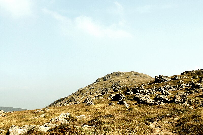 File:Faiallo, Rocks and Hills.jpg