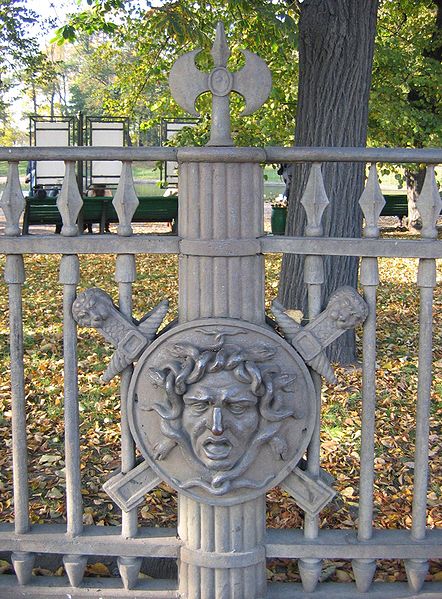 File:Fence of Summer Garden.jpg