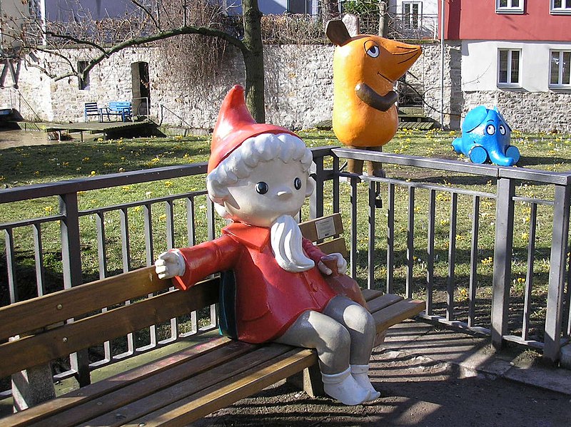 File:Figuren des Kinderfernsehens Erfurt.JPG