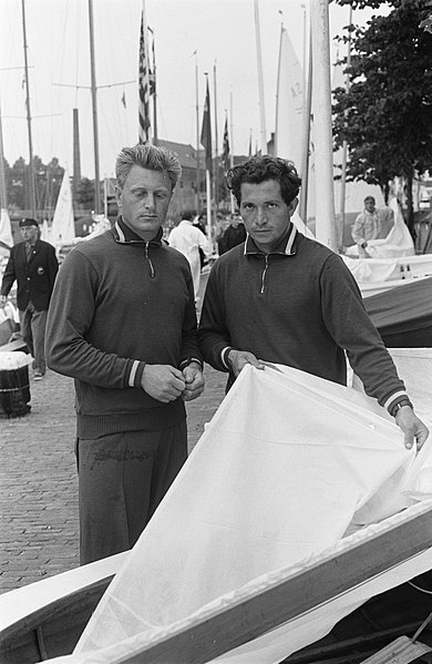 File:Fin Gold Cup 1963 op IJsselmeer bij Medemblik De twee Russische deelnemers link, Bestanddeelnr 915-4558.jpg