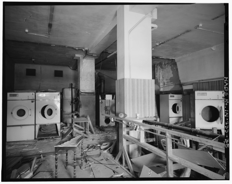 File:First floor, northeast corner store, looking west - Indiana Hotel, 5116 Hohman Avenue, Hammond, Lake County, IN HABS IND,45-HAMM,2-35.tif