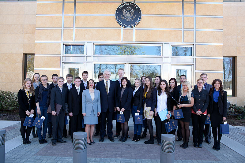 File:Flickr - Saeima - 2.Jauniešu Saeimas deputātu grupas sadarbībai ar ASV vizīte ASV vēstniecībā (7).jpg