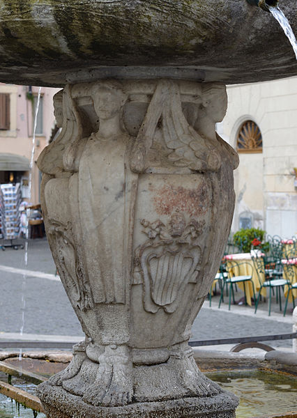 File:Fontana of Bernini in castel gandolfo.jpg