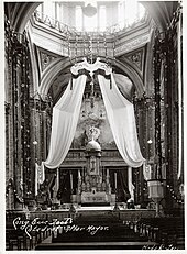 Former cypress (altarpiece) of the cathedral, photo of the late 19th century. Former Cypress of the Cathedral of Zacatecas (Mexico) late 19th century.jpg