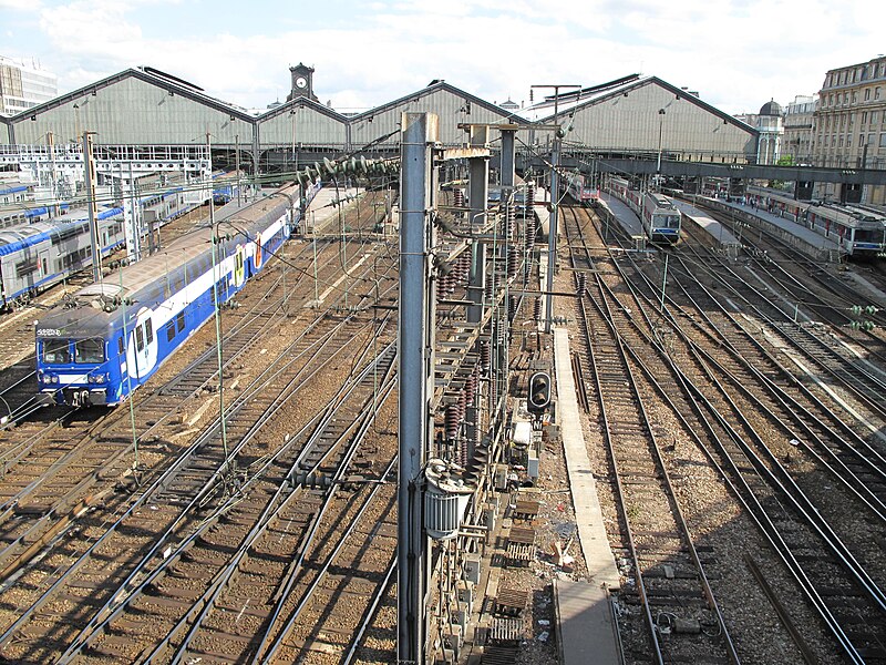 File:Gare Saint-Lazare voies.jpg