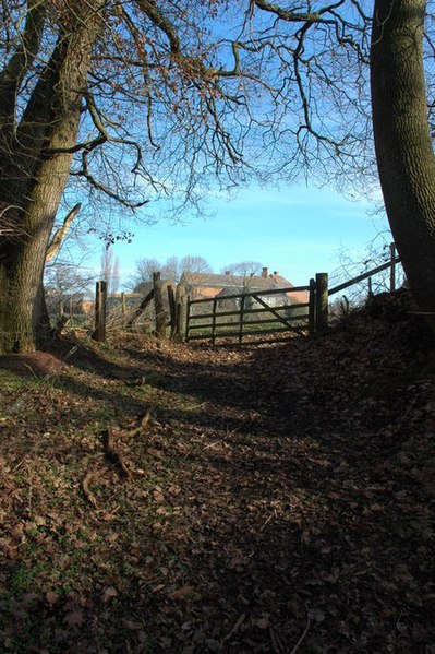 File:Gate to Knightwick Manor - geograph.org.uk - 689140.jpg