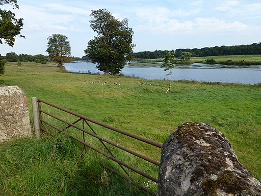 Gateway and pasture near Blatherwycke Lake - geograph.org.uk - 3124426