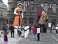 Reuzegom Gayant en Marie Cagenon uit Douai, erkend als immaterieel cultureel erfgoed met vooraan de reuzengilde in wit uniform.