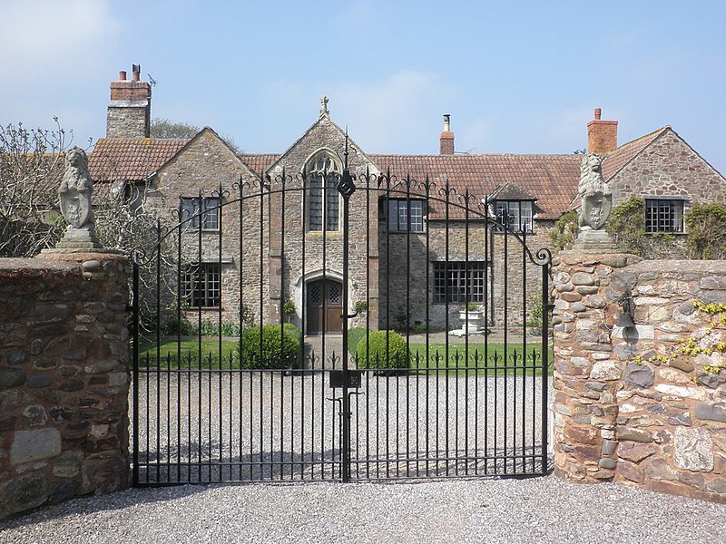 File:Geograph 2363606 The Old Manor, Marsh Street.jpg