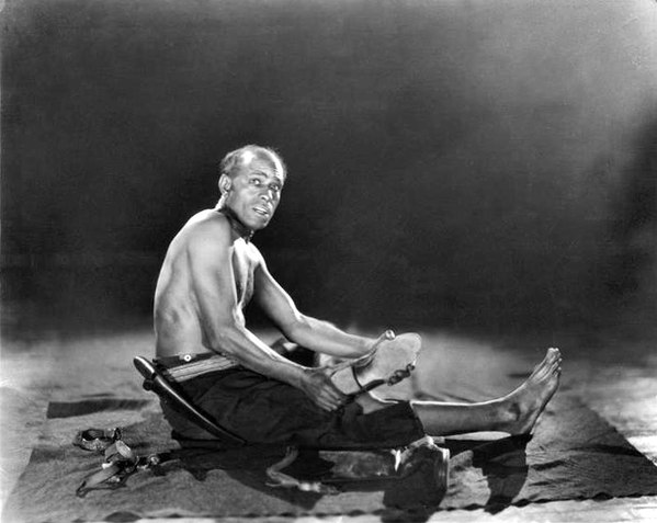 Brutus Jones, played by Charles Sidney Gilpin, removes his shoes to facilitate his flight through the jungle in the original Provincetown Playhouse pr