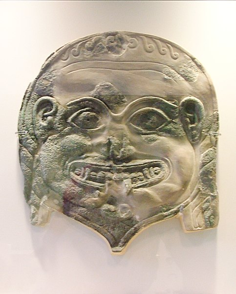 File:Gorgon's head - NAMA Καρ. 15917.jpg