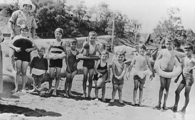 File:Greek children in swimming costumes at Wellington Point, Brisbane, January 1934 (28456029984).jpg