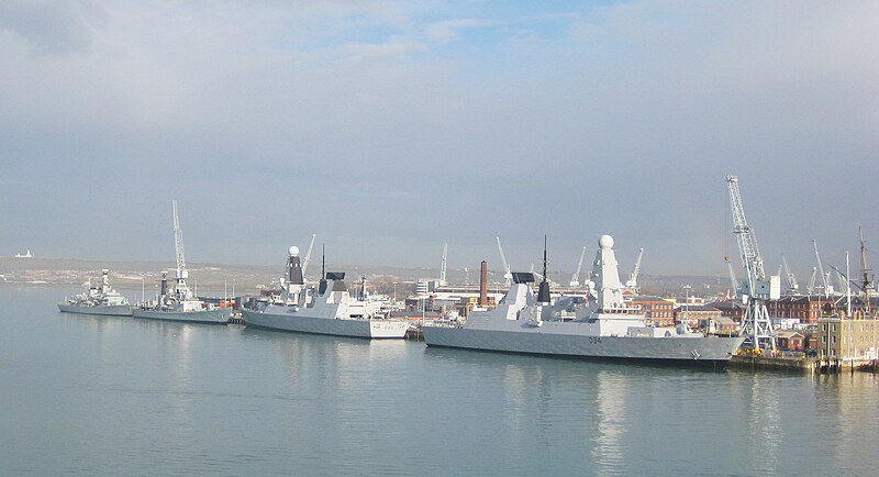 File:HMS Dauntless and HMS Diamond.JPG