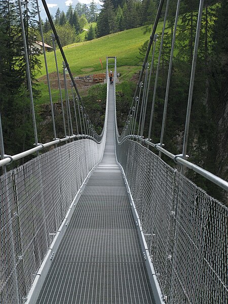 File:Haengebruecke Holzgau 2.JPG