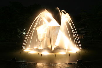 Fontaine de l’Hakusan Park à Niigata (Japon). (définition réelle 3 456 × 2 304*)