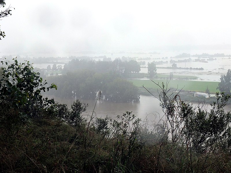 File:Hawkesbury River in Flood (51064352773).jpg